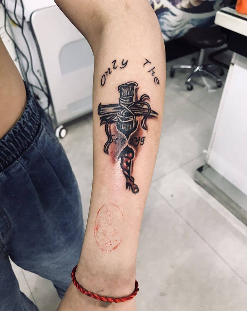 十字架纹身图片_手臂纹身图案