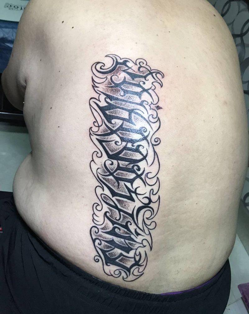 花体字纹身图片_背部纹身图案