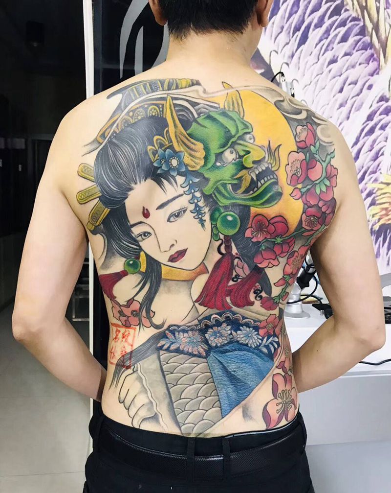 艺妓纹身图片_背部纹身图案