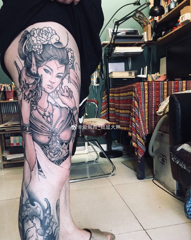 接花腿纹身图片_腿部纹身图案