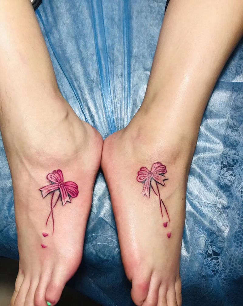 蝴蝶结纹身图片_脚部纹身图案