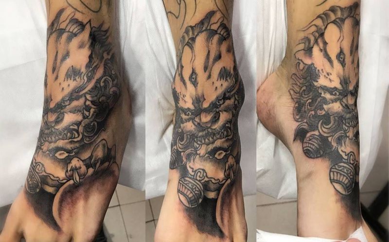 脚面唐狮纹身图片