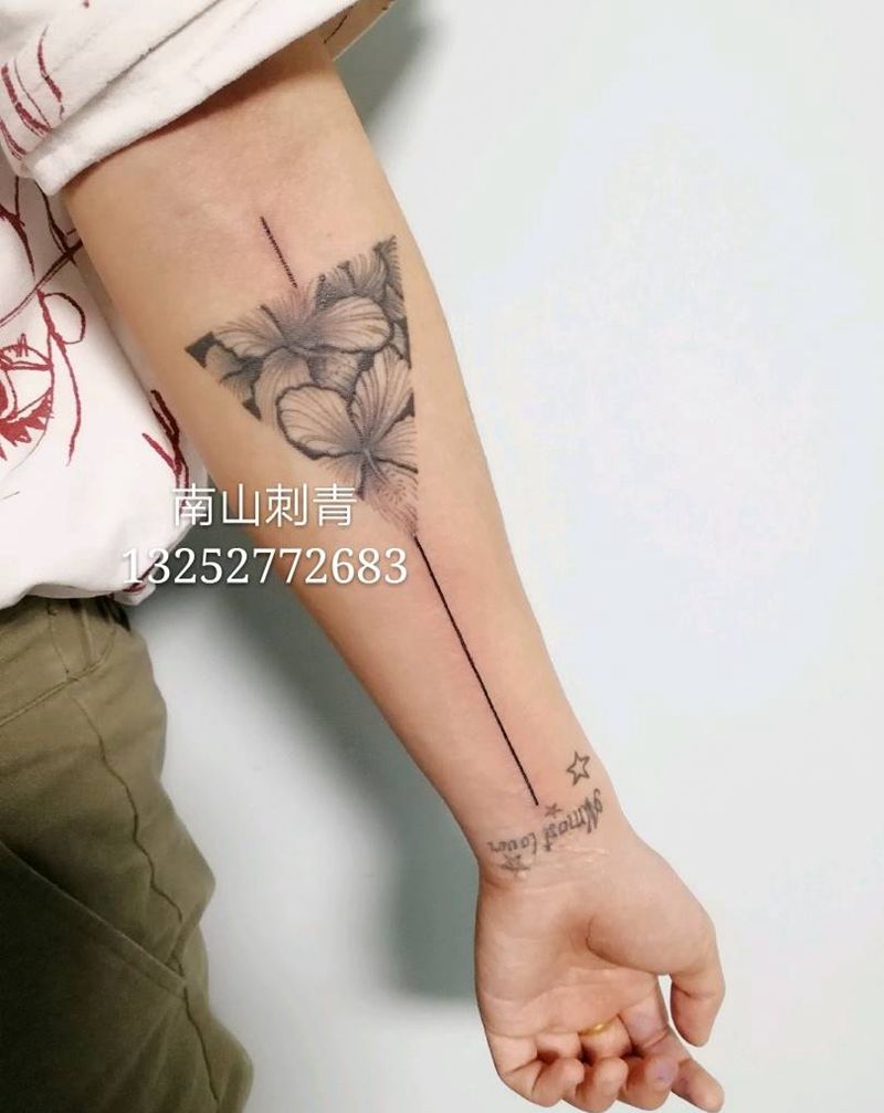 素花纹身图片_手部手臂几何点刺纹身图案