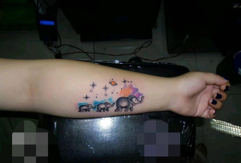 水彩小象纹身图片_手臂腿部水彩New School鲅鱼圈女师悦染馆纹身图案