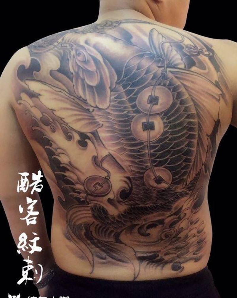 鲤鱼满背纹身图片