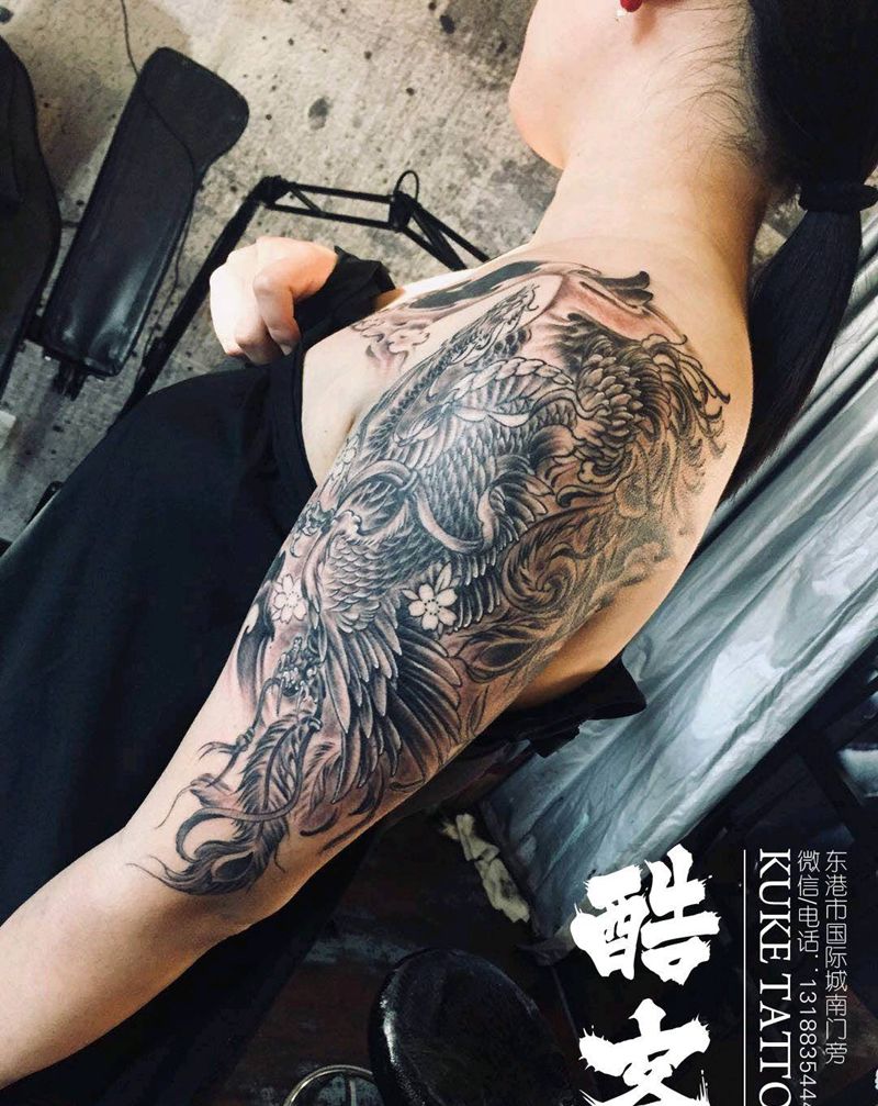大臂凤凰纹身图片