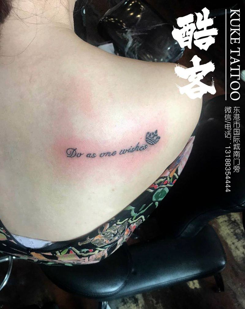 后肩字母纹身图片