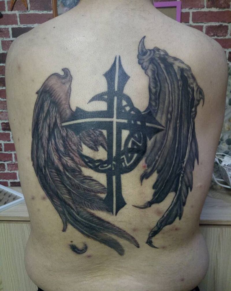 翅膀纹身图片_背部写实动物成品纹身图案