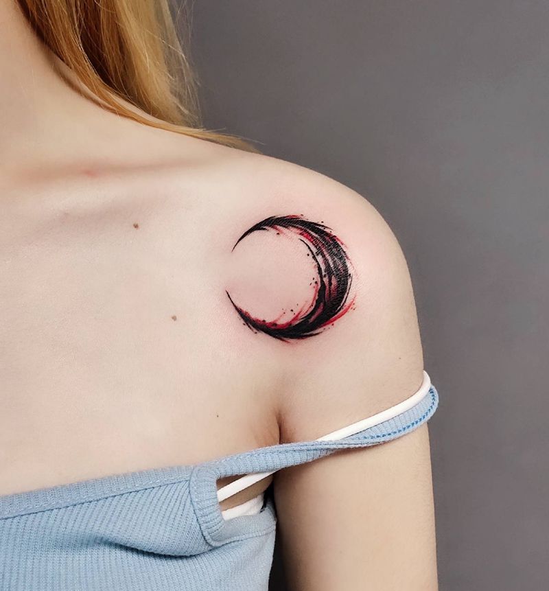 月亮纹身图片_肩部颈部图腾点刺纹身图案