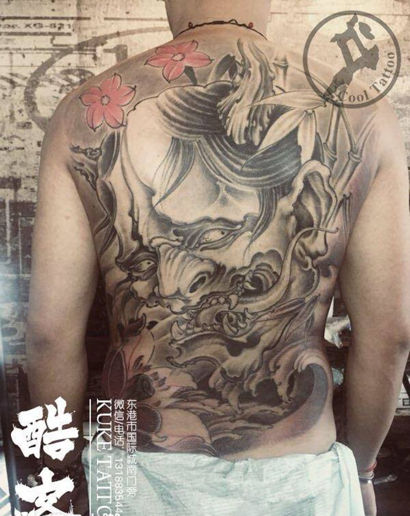 满背纹身图片