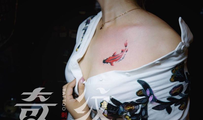 水墨鲤鱼纹身图片