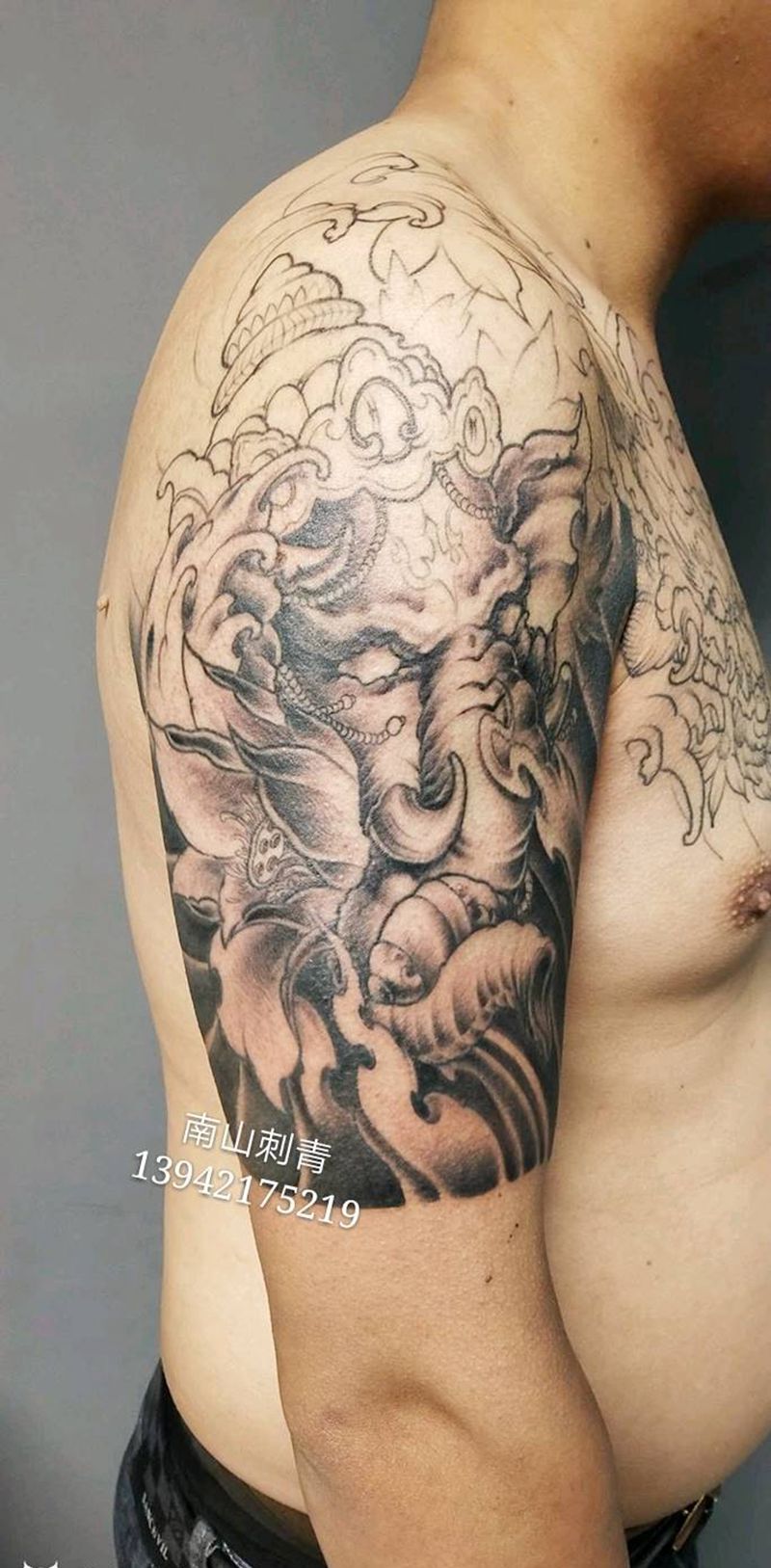 半甲象神纹身图片_手臂肩部老传统新传统纹身图案