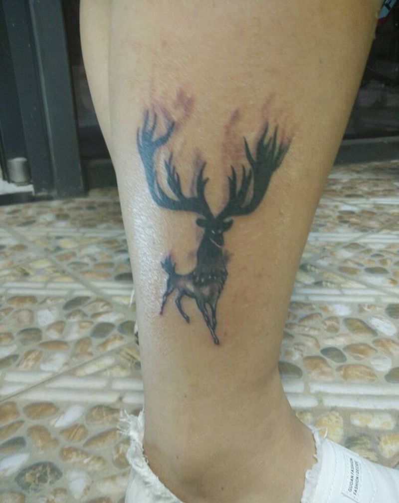 小鹿纹身图片_腿部清新动物成品纹身图案