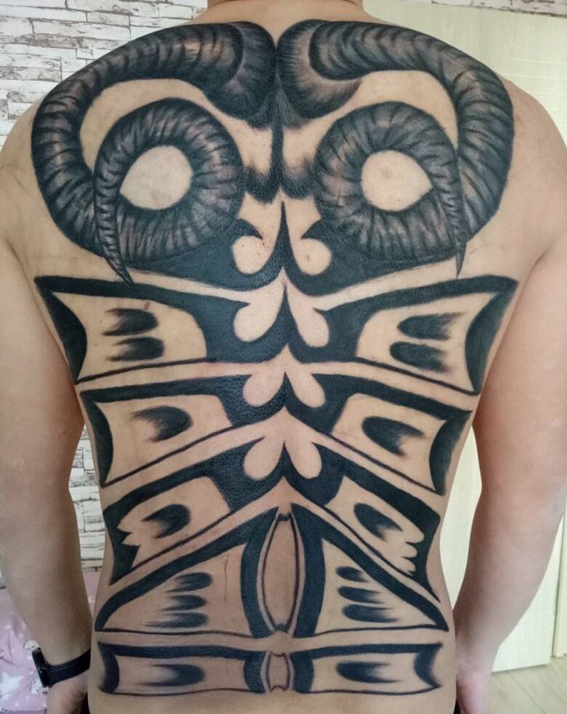 电影里作品纹身图片_背部传统图腾成品纹身图案