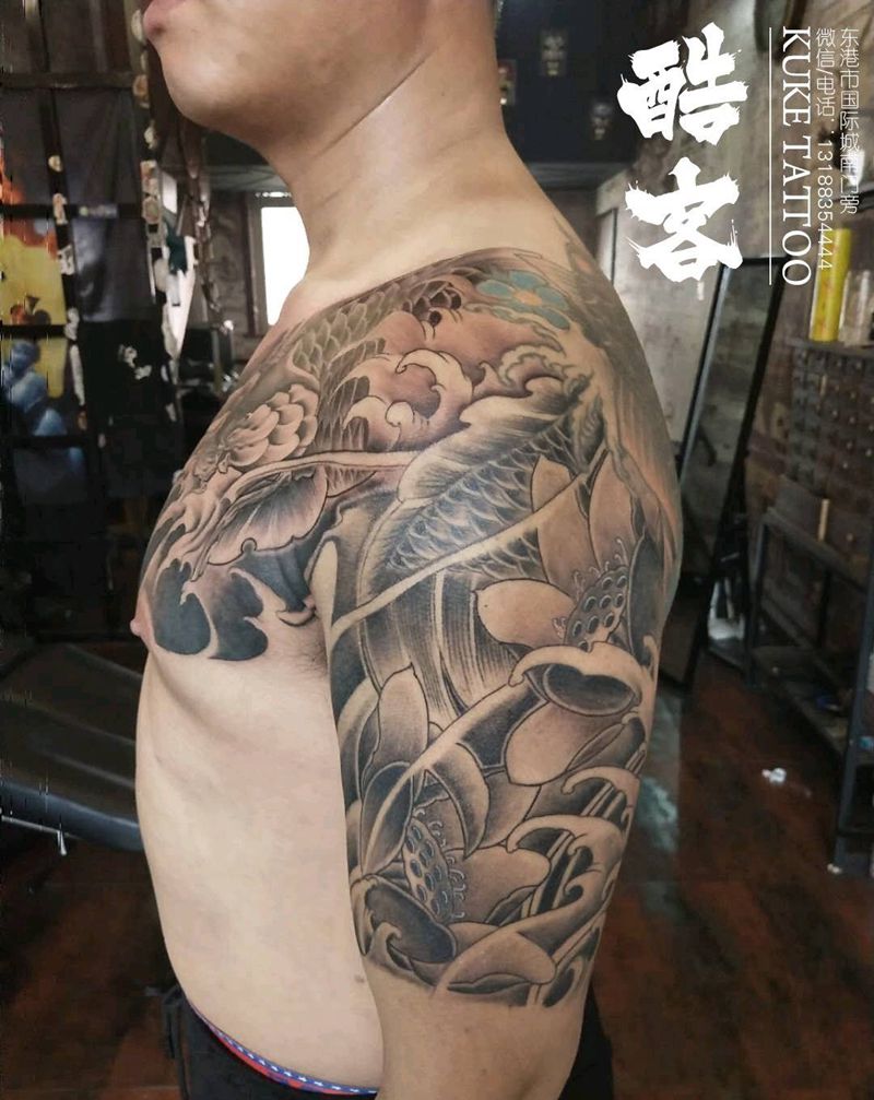 鲤鱼半甲纹身图片