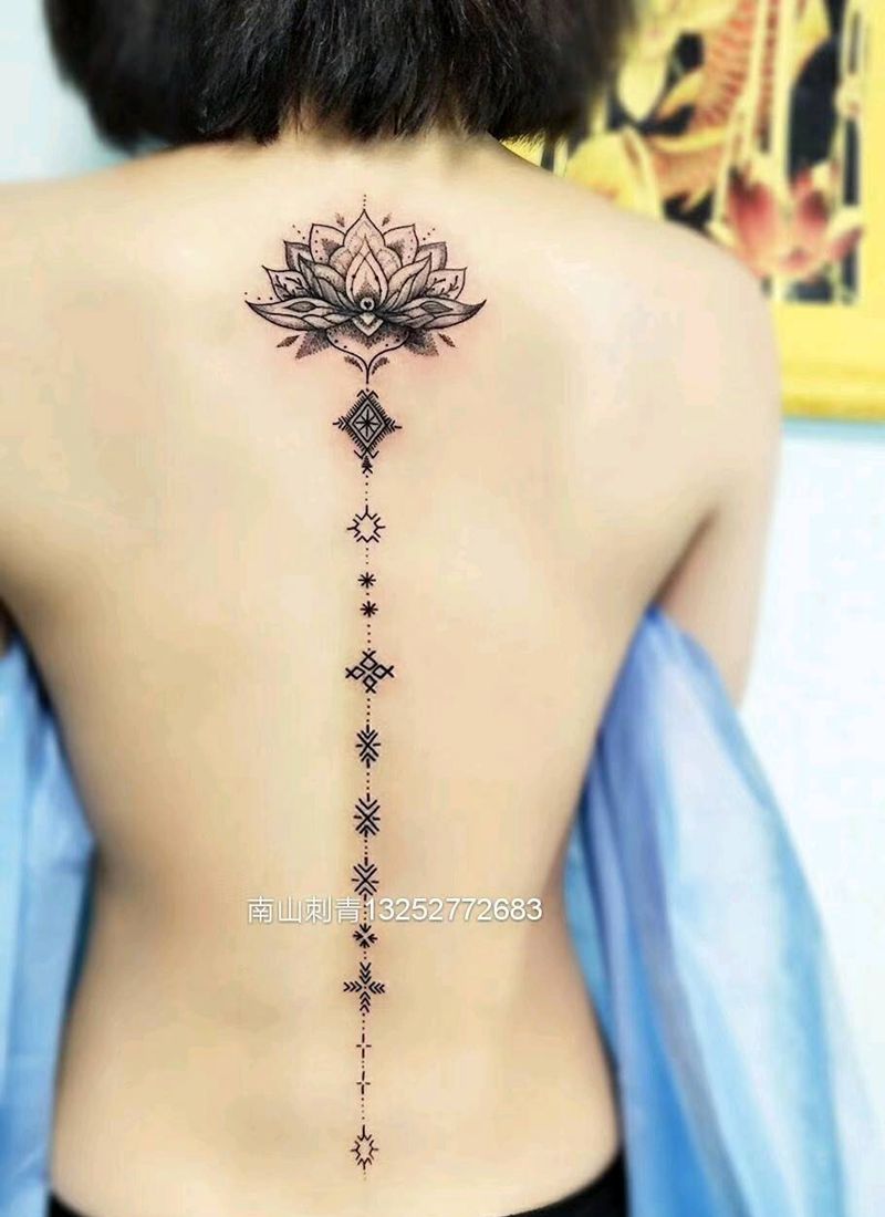 脊柱樊花纹身图片_背部腹部点刺几何纹身图案
