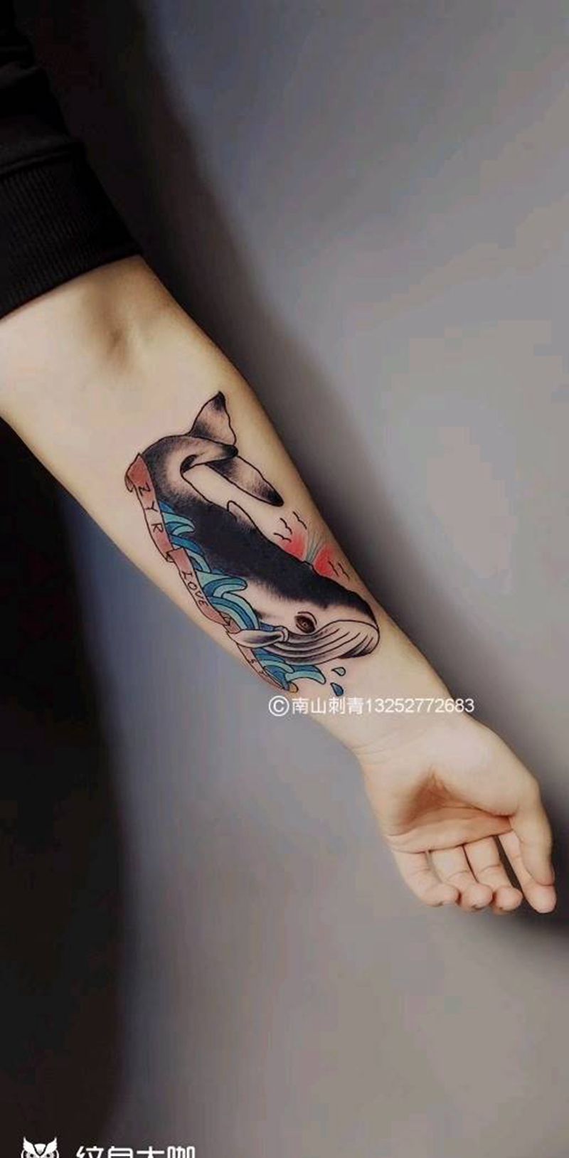 鲸纹身图片_手臂手部Old School几何纹身图案