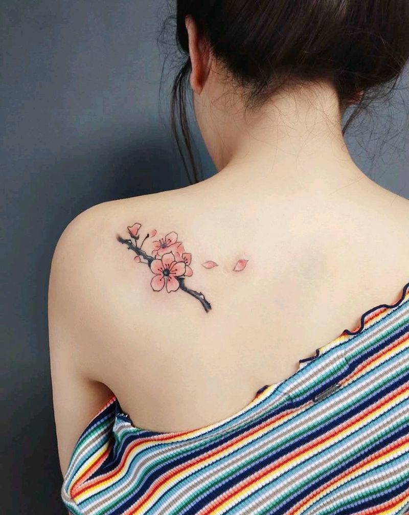 梅纹身图片_背部肩部水彩水墨纹身图案