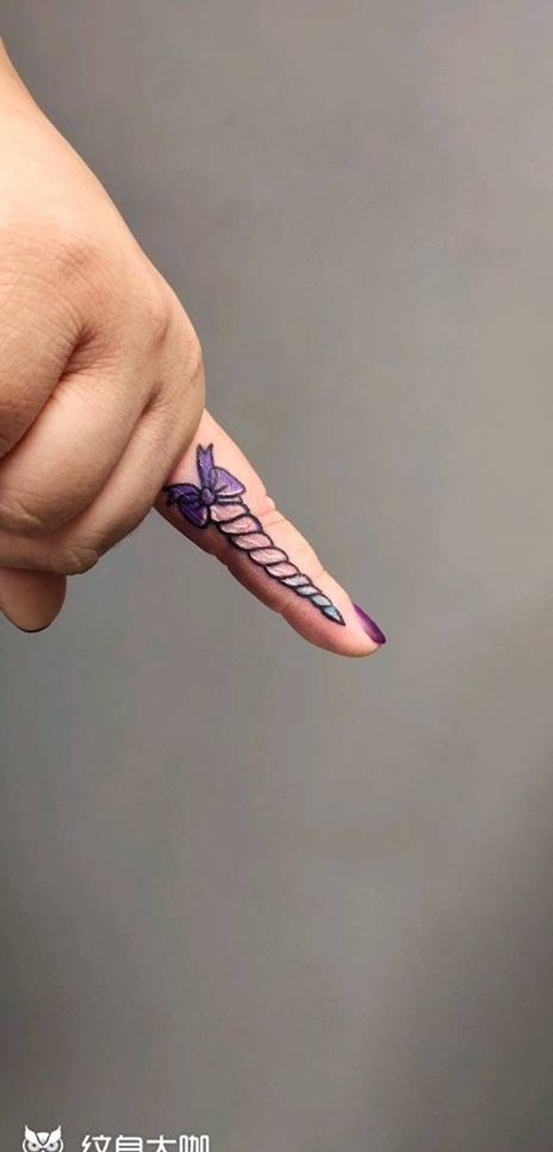 角纹身图片_手臂手部水彩Old School纹身图案