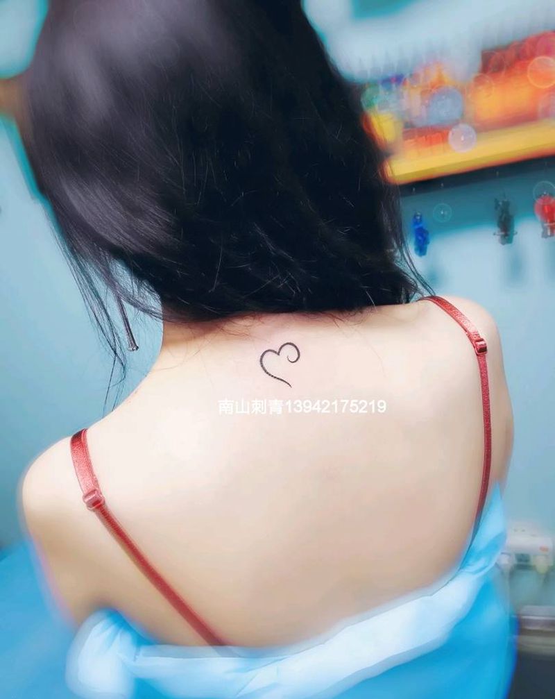 小小纹身图片_手部肩部几何图腾纹身图案