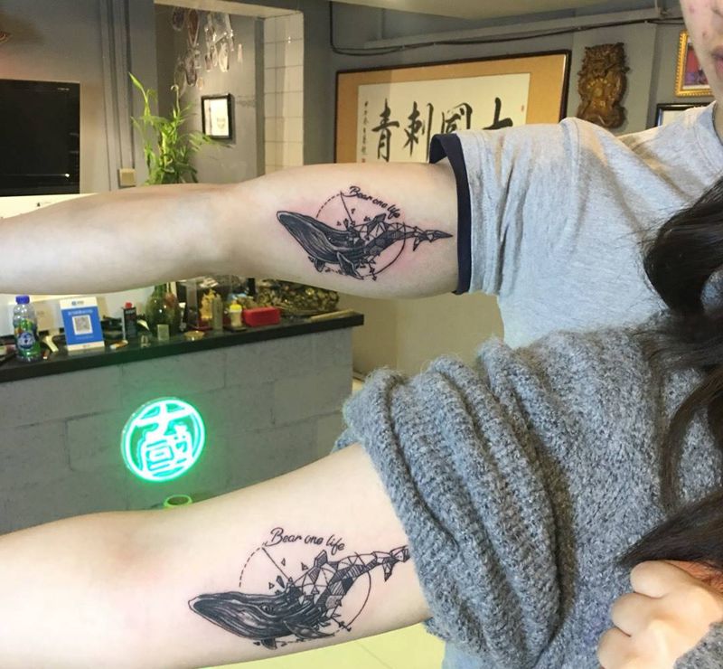 鲸鱼情侣纹身图片