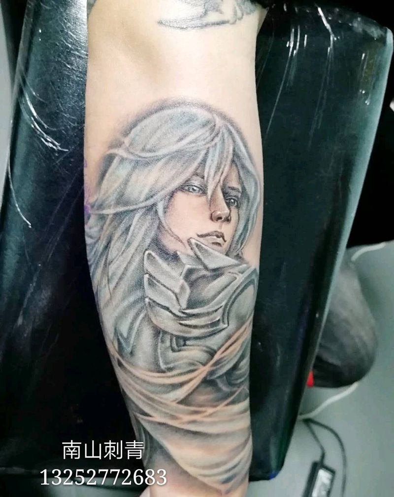 凤囚凰纹身图片_手部手臂欧美写实New School纹身图案