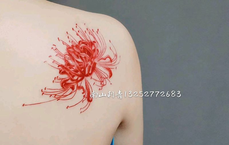 彼岸花纹身图片_肩部胸部纹身图案