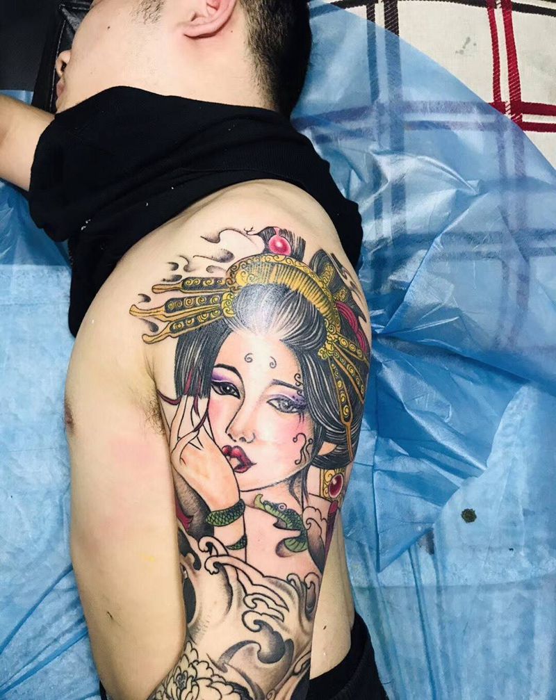 艺妓花臂未完成纹身图片