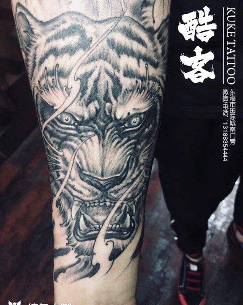 写实老虎纹身图片