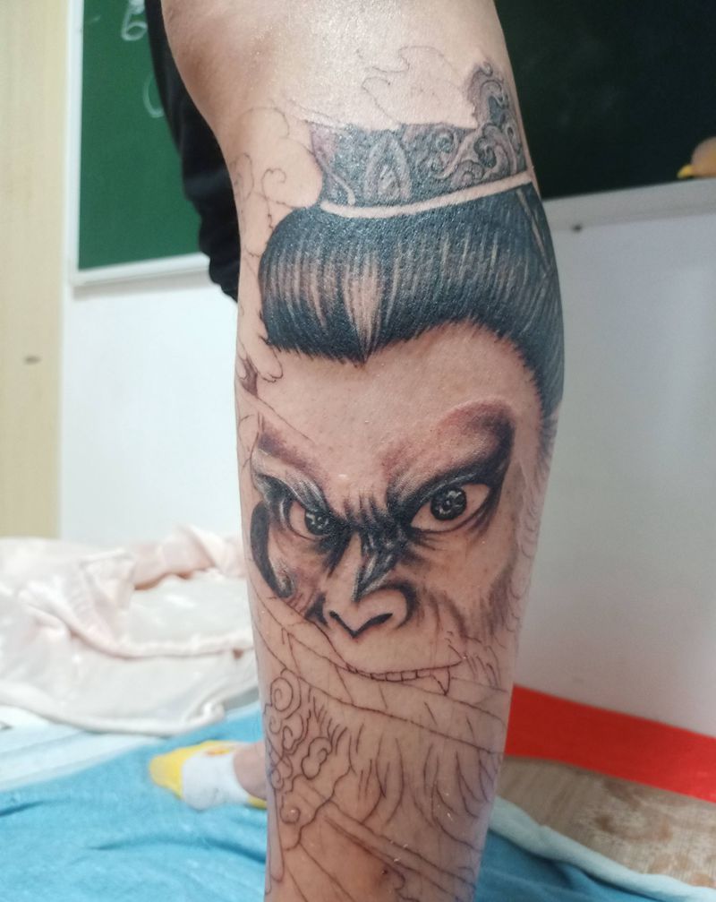 斗战胜佛纹身图片_腿部新传统纹身图案