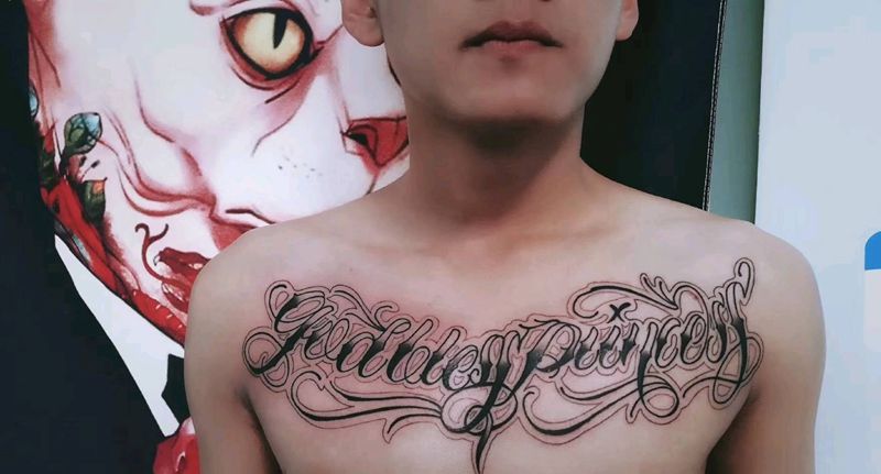 花胸纹身图片_胸部Old SchoolNew School纹身图案