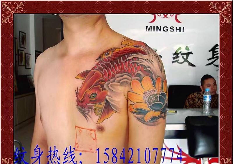 过肩鲤鱼纹身图片