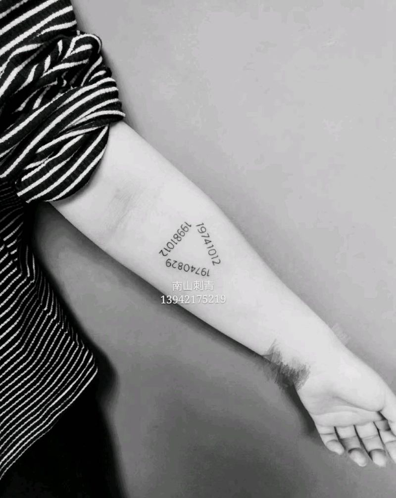 听说神不能无处不在，所以创造了纹身图片_手部手臂图腾几何纹身图案