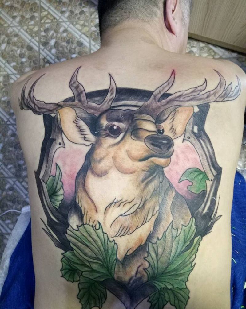 欧美风格鹿纹身图片_背部欧美动物成品纹身图案