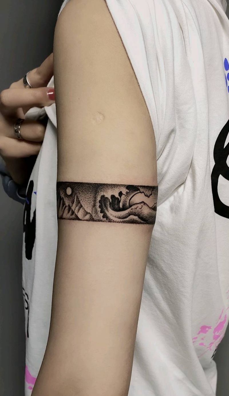 山海纹身图片_手臂肩部点刺几何纹身图案