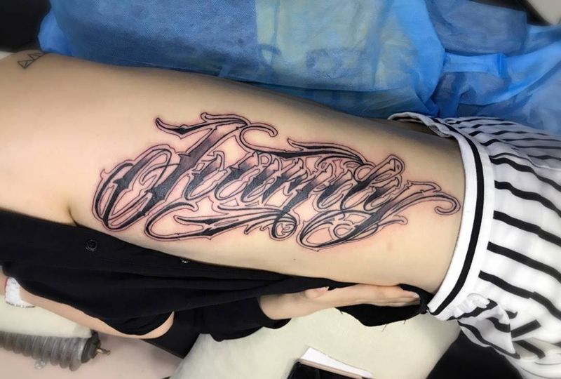 Family  奇卡诺字体纹身图片