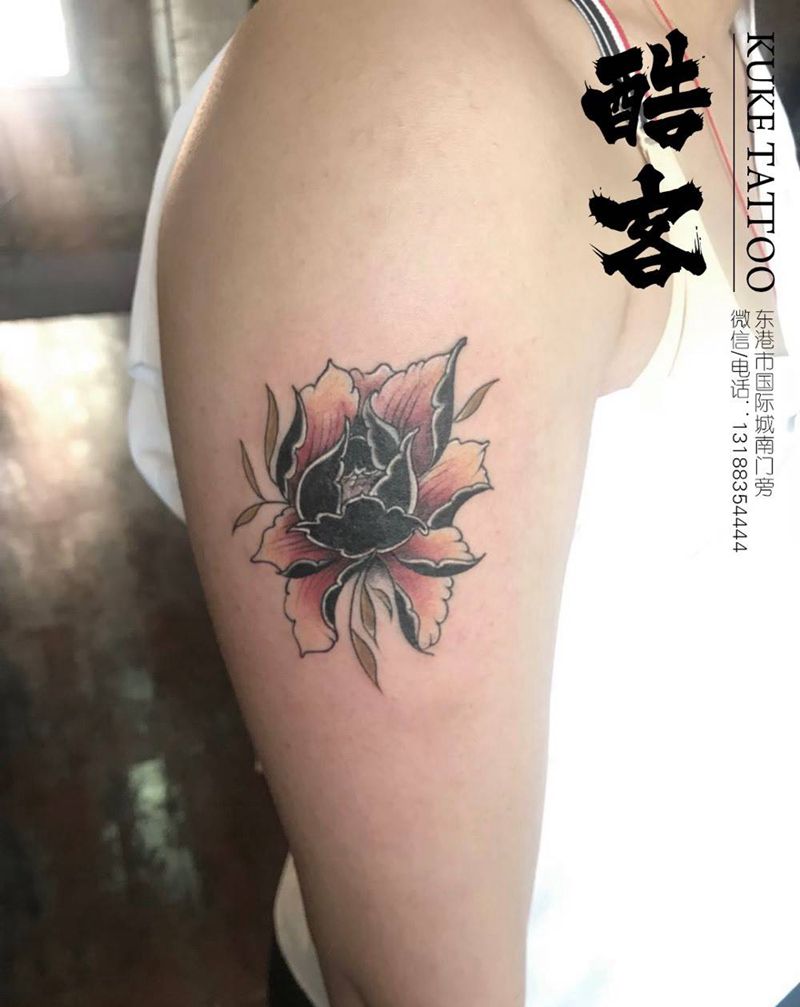 大臂花纹身图片