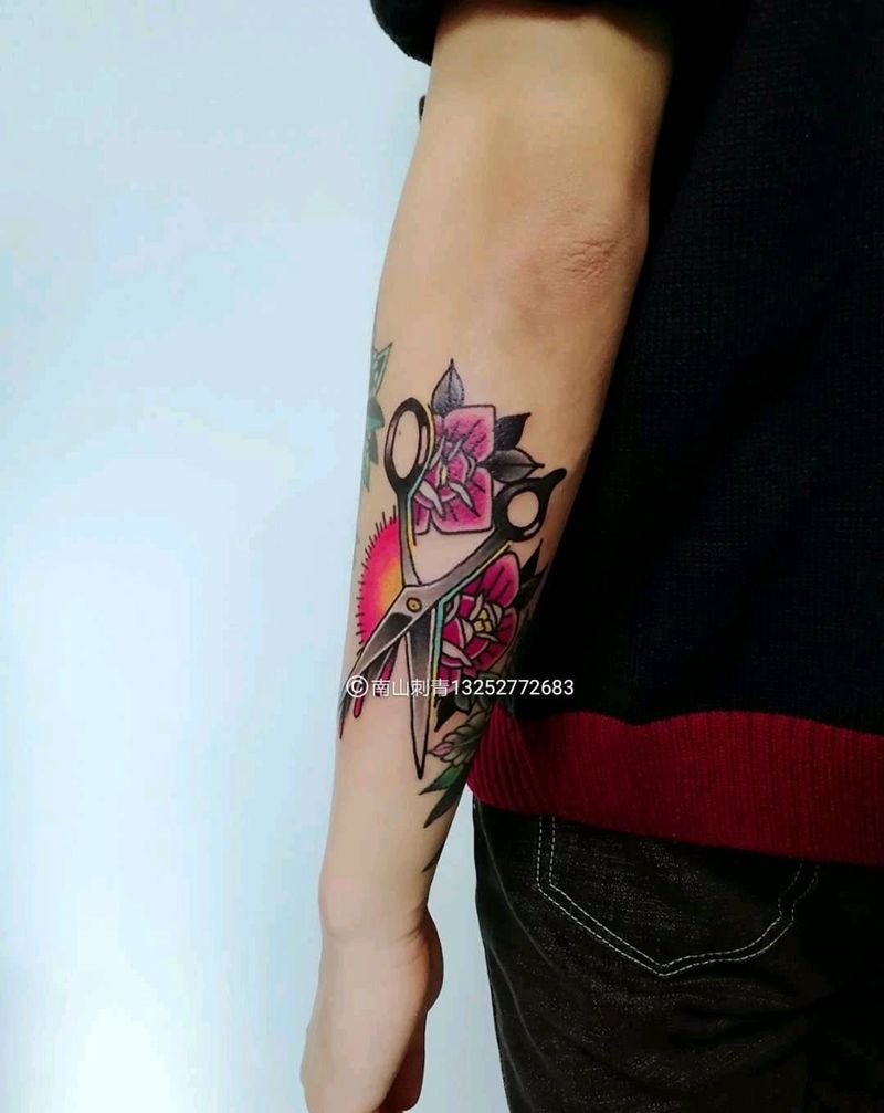 剪刀纹身图片_手臂手部Old SchoolNew School纹身图案