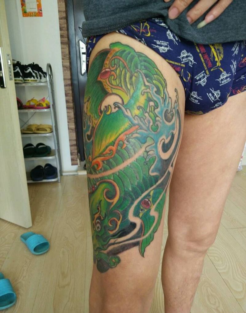 中华锦鲤鱼纹身图片_腿部传统动物成品纹身图案