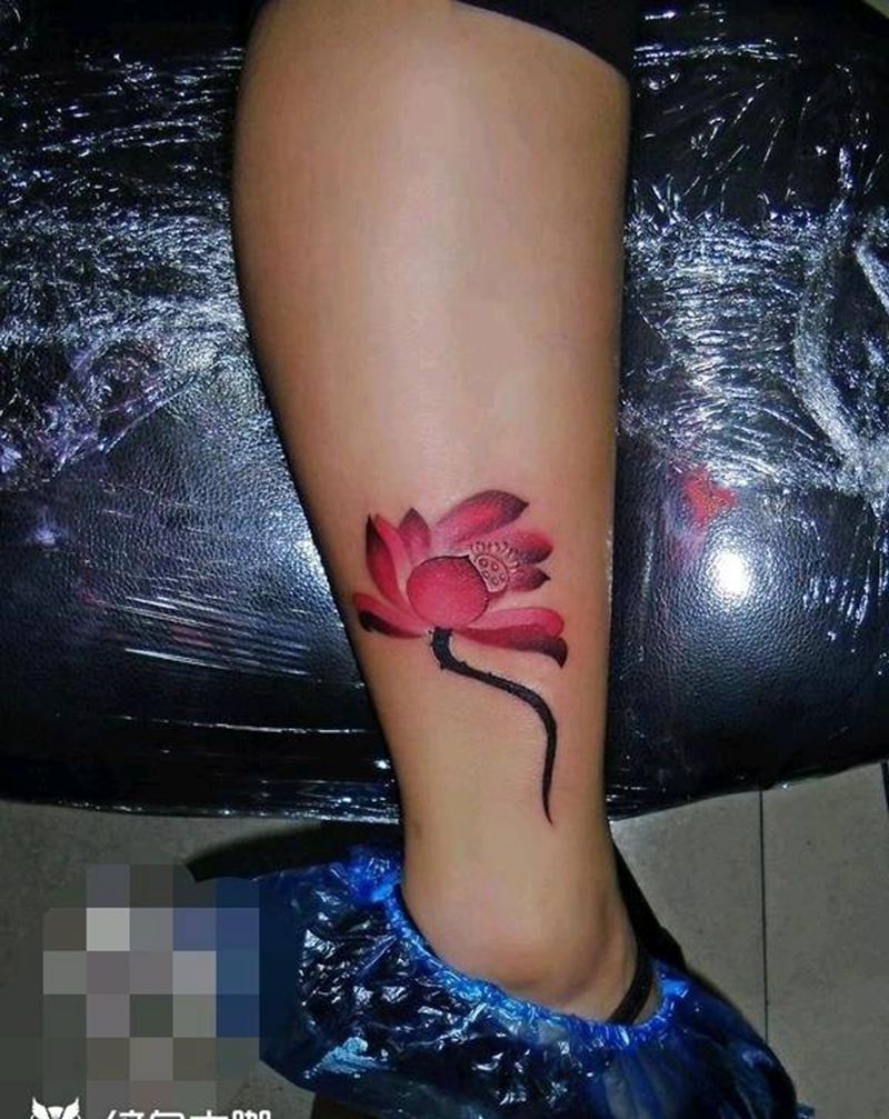 荷花纹身图片_腿部手臂水墨水彩鲅鱼圈女师悦染馆纹身图案