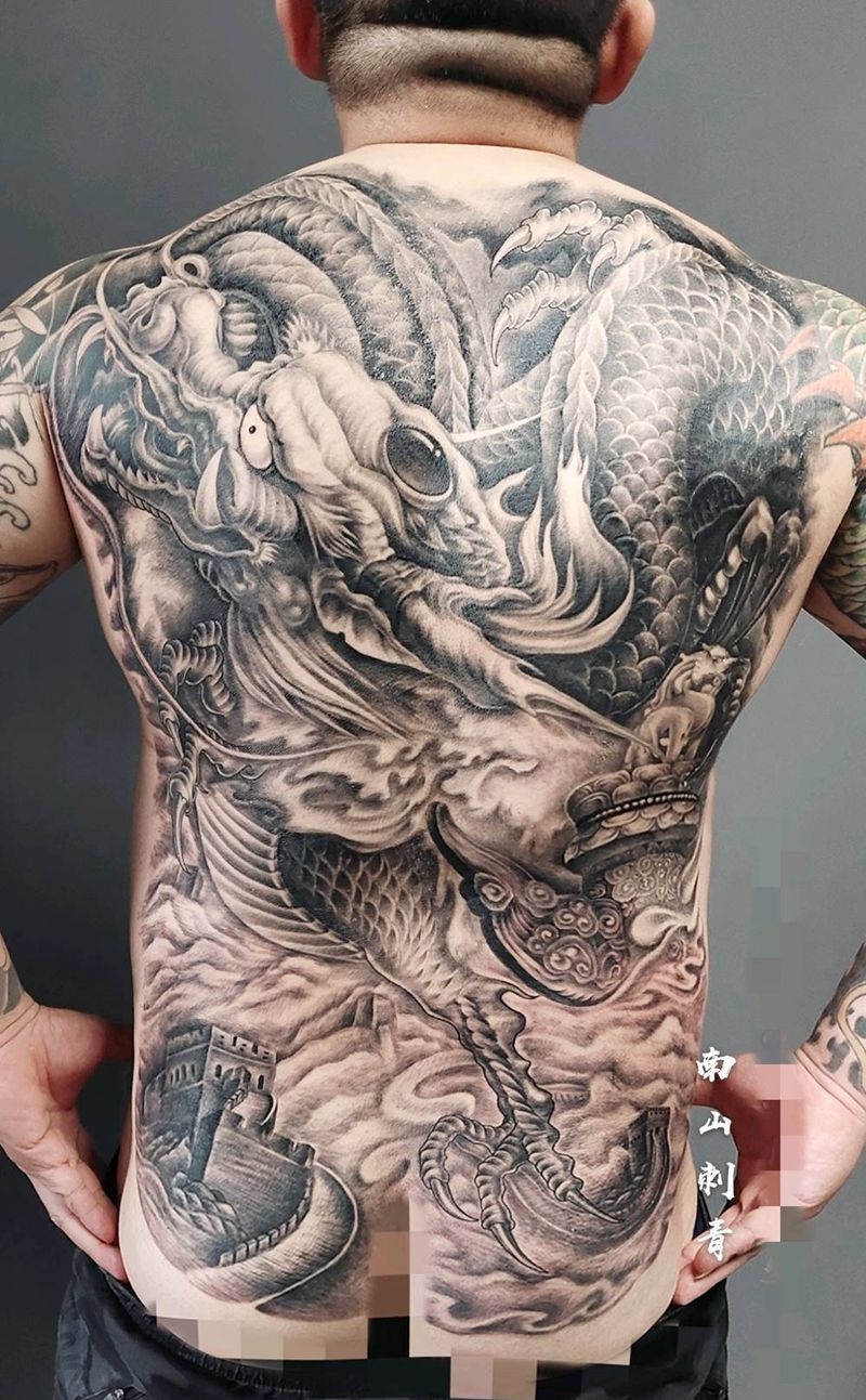 龙游华夏纹身图片_背部腰部新传统老传统满背龙龙游华夏纹身图案