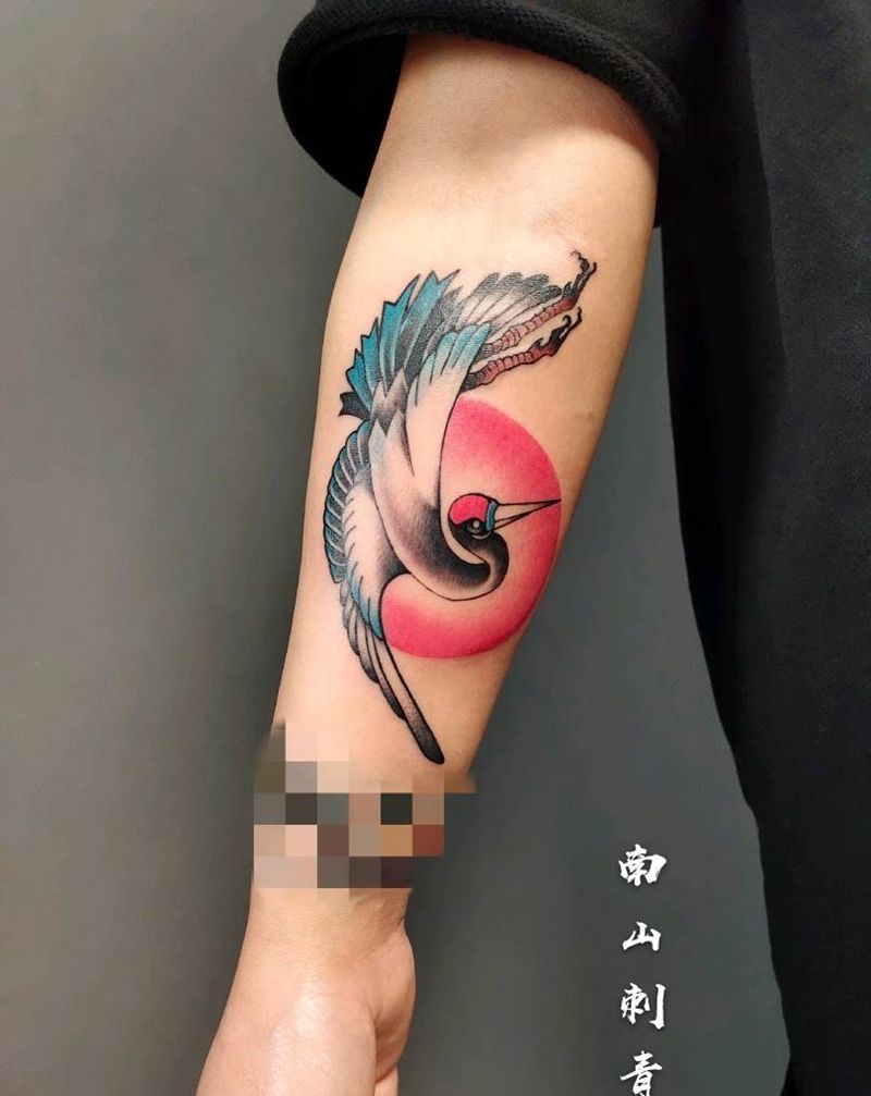 鹤纹身图片_手部手臂新传统老传统鹤纹身图案