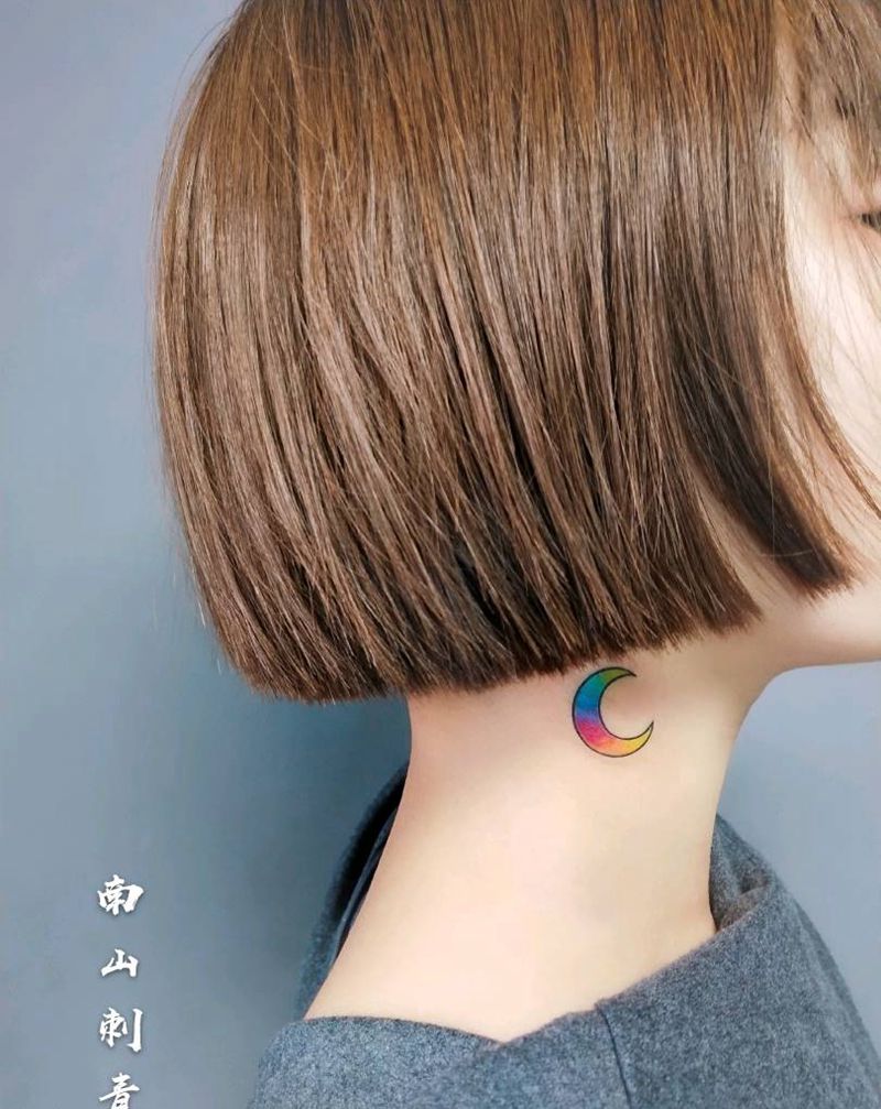 月牙弯弯纹身图片_颈部胸部水墨水彩纹身图案