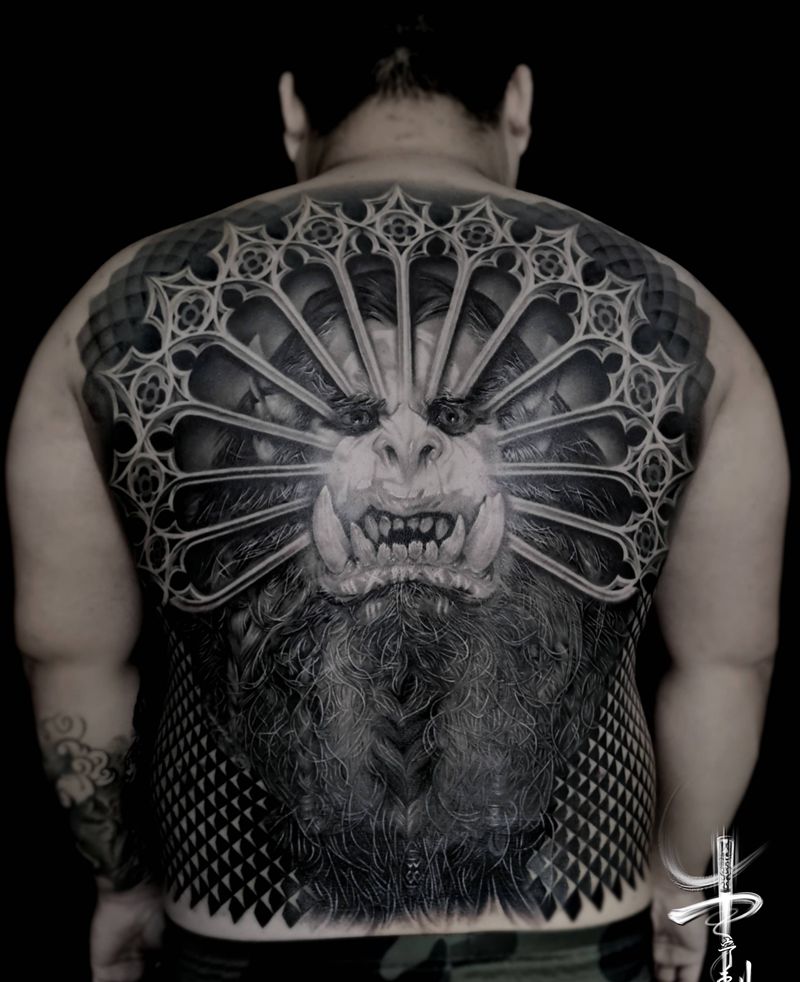 魔兽1纹身图片_背部欧美写实纹身图案