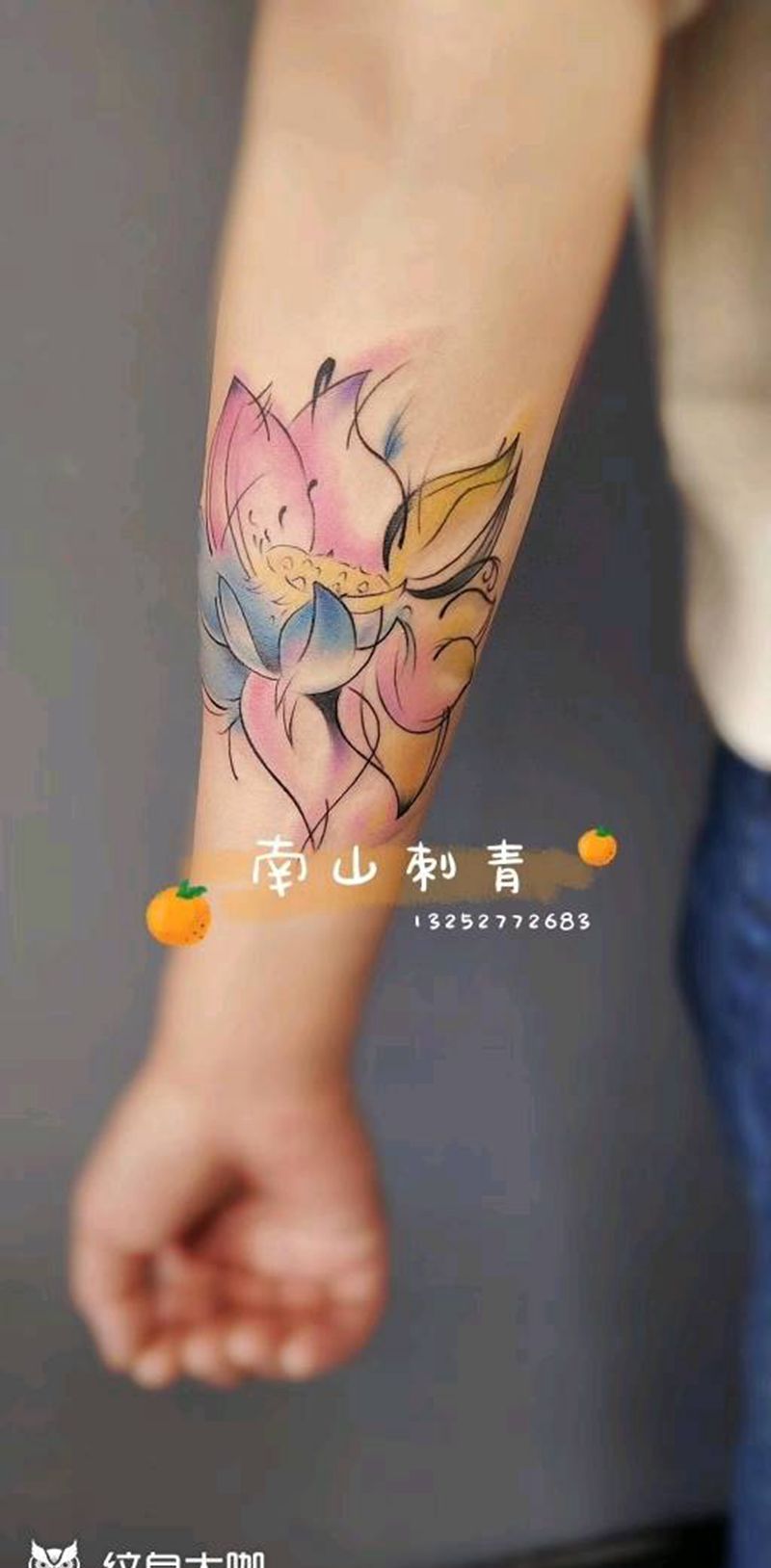 水彩荷花纹身图片_手臂手部水彩水墨荷花纹身图案