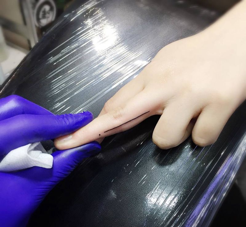 一条线一个点纹身图片