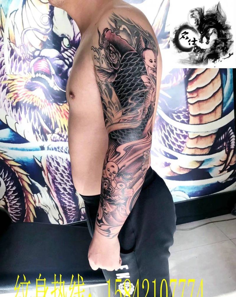 鲤鱼花臂纹身图片