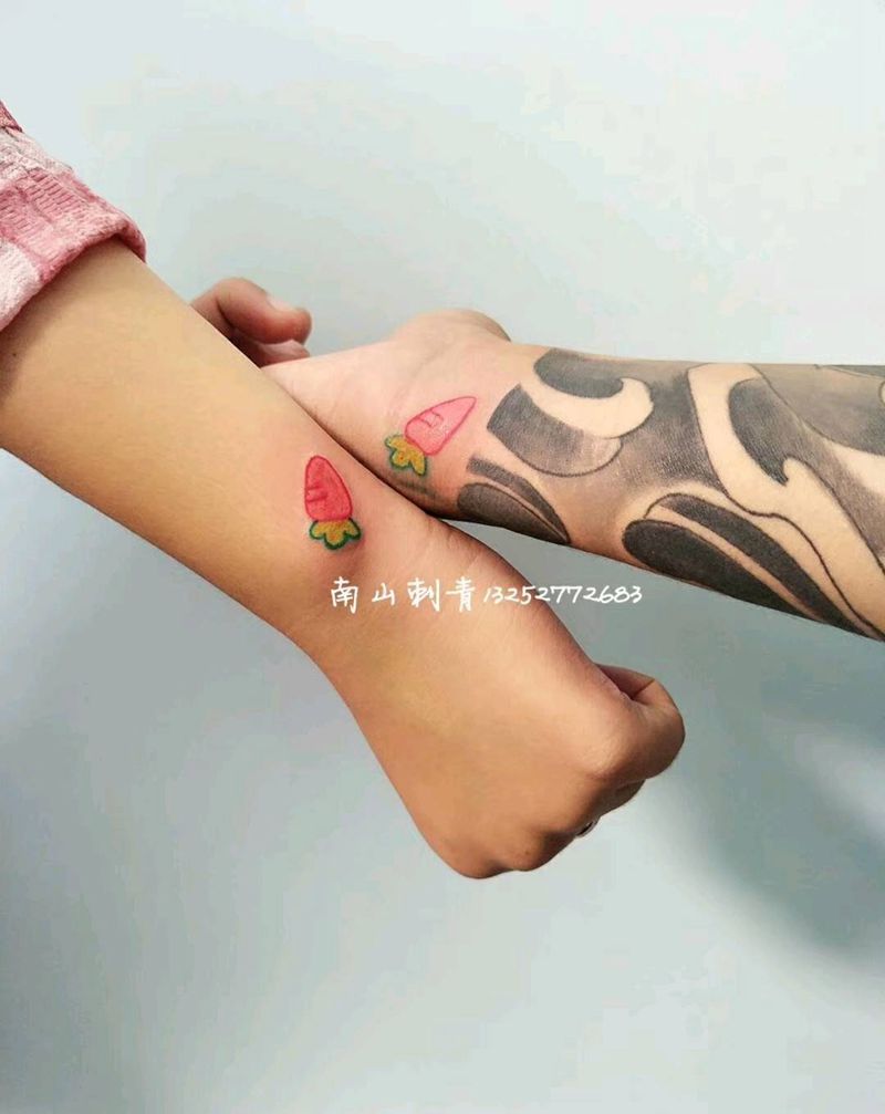 情侣小萝卜纹身图片_手部手臂图腾几何纹身图案