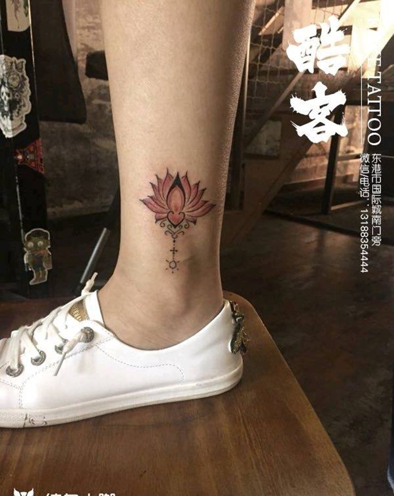 脚踝花纹身图片