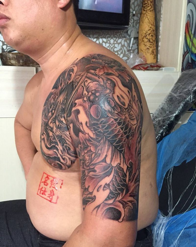般若鲤鱼半甲纹身图片